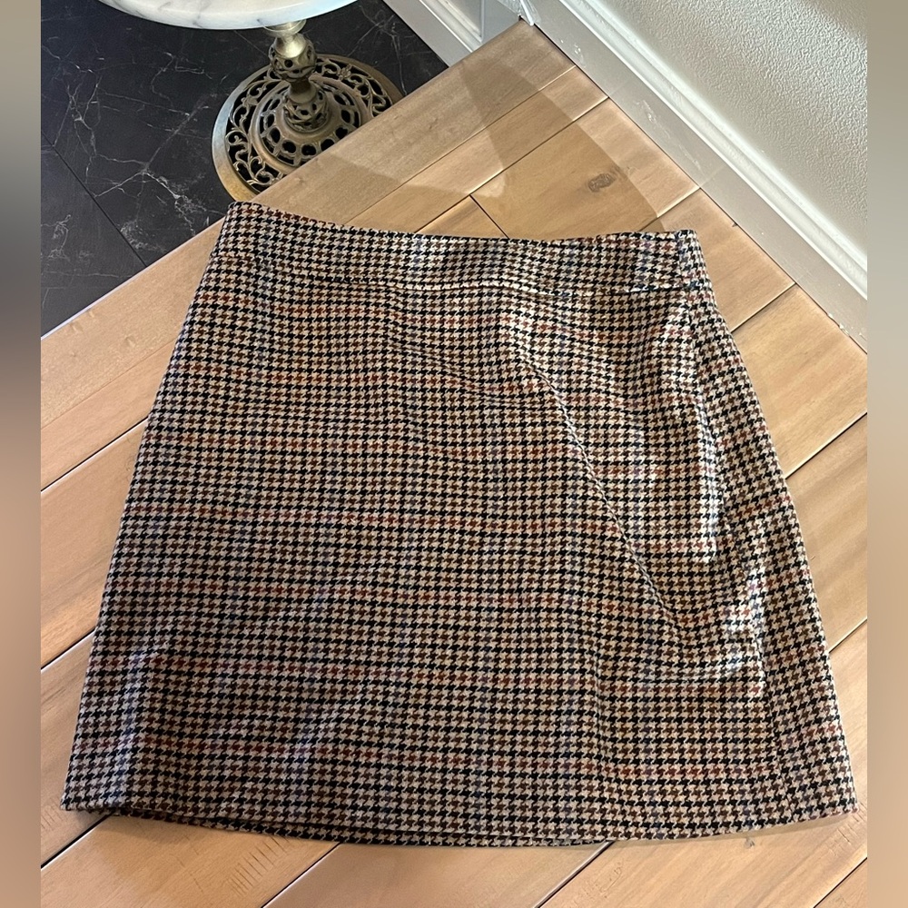 J Crew Wool-blend mini skirt in houndstooth - Picture 2 of 8